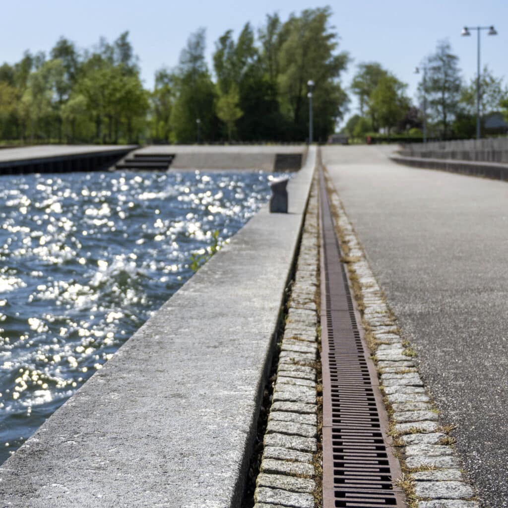 Linjeafvandingsrist – Herning, Fuglesangsø Linjedræn afvandingsrist Herning Fuglesangsø – linjeafvanding i byrum